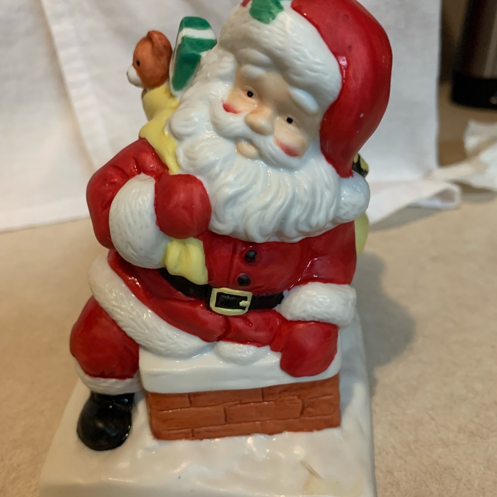 Pre-Owned Vintage Christmas Tealight Candle Holder.